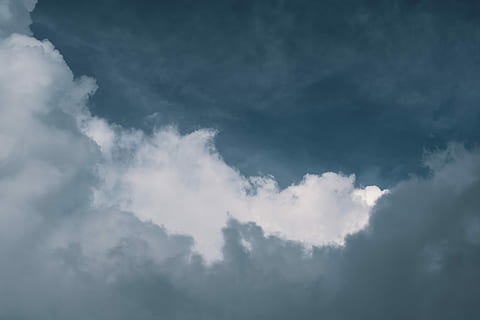 nuvole, nubi stratocumulo, nube, nuvoloso, luce del sole, cielo, blu, nuvola - cielo, bellezza nella natura, scenics - natura, la tranquillità, Inquadratura dal basso, scena tranquilla, nessuno, natura, giorno, idilliaco, all'aperto, Colore bianco, fotogramma intero, sfondi, Cloudscape, soffice, scena non urbana, cielo drammatico, morbidezza, meteorologia, wispy, 4K, CC0, dominio pubblico, privo di copyright