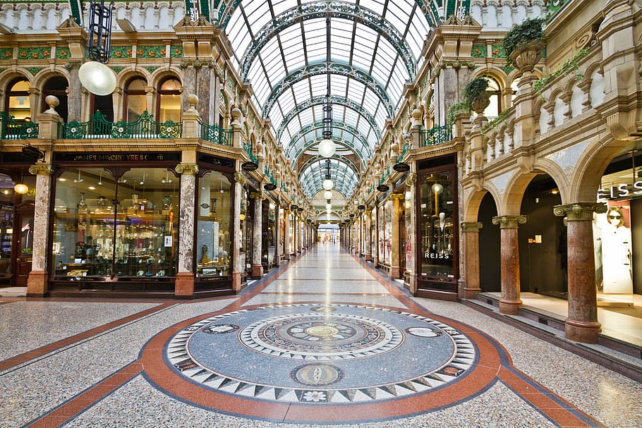 london terminal mall, interior, photo, establishment, architecture, building, infrastructure, ceiling, chandelier, lights, art, design, floor, shopping, mall, arch, indoors, travel destinations, no people, day, built structure, the way forward, the past, history, direction, building exterior, pattern, tourism, outdoors, architectural column, travel, city, ornate, luxury, 5K