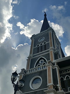 torre, rellotge, cel, referència, viatjar, turisme, històric, núvol, assolellat, visita, Església, dia, llum solar, religió, cristianisme, cristià, religiós, estiu, llum, catòlic, esperança, núvol - cel, estructura construïda, arquitectura, exterior de l'edifici, vista d’angle baix, espiritualitat, creença, edifici, lloc de culte, naturalesa, cap gent, història, destinacions de viatge, a l'aire lliure, fletxa, 4K, CC0, domini públic, lliure de regalies