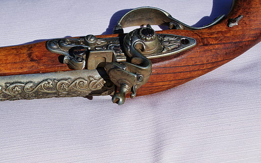 pistol, muzzleloader, armă, vechi, arma de foc, Evul Mediu, periculos, război, istoricește, apărare, a închide, în aer liber, zi, reprezentarea animalelor, creativitate, artă și sculptură, în interior, lemn - material, nici o persoana, metal, reprezentare, vedere în unghi mare, model, animal, animale tematice, sculptură, ambarcațiune, antic, Securitate, Siguranță, 4K, CC0, domeniu public, fără drepturi de autor