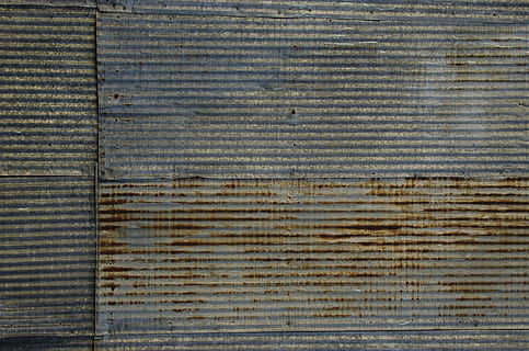 paret, rovellat, planxes de ferro, vell, marc complet, fons, patró, textura, cap gent, metall, funció de construcció de parets, dia, resistent, primer pla, ferro, repetició, ferro corrugat, brutícia, tancat, estructura construïda, brut, arquitectura, corrugat, 4K, CC0, domini públic, lliure de regalies