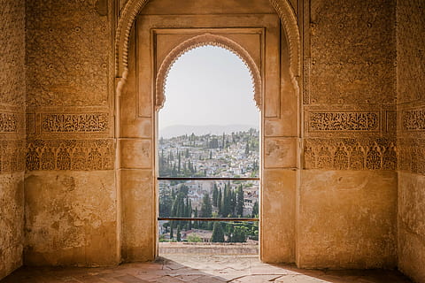 sala di cemento marrone, architettura, costruzione, infrastruttura, struttura, istituzione, design, decorazione, alberi, porta, storia, destinazioni di viaggio, arco, cancello, struttura costruita, antico, turismo, palazzo, colonna architettonica, il passato, nessuno, città, religione, viaggio, monumento, giorno, natura, esterno dell'edificio, all'aperto, ornato, antica civiltà, 4K, CC0, dominio pubblico, privo di copyright