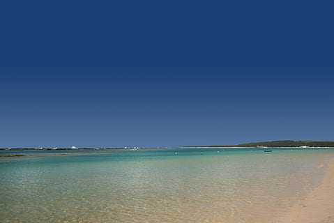 Gunga, bar, strand, vand, hav, himmel, scenics - natur, blå, skønhed i naturen, horisont, horisont over vand, natur, jord, ro, kopiere plads, rolig scene, dag, ingen mennesker, skyfri himmel, udendørs, rejse, turkisfarvet, lagune, 5K, CC0, offentligt domæne, royaltyfrie