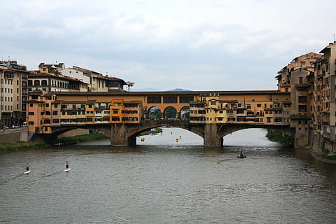 florence, itálie, řeka, florence, Itálie, most - mužská konstrukce, spojení, architektura, stavba, voda, most, exteriér budovy, oblouk, nebe, nábřeží, Příroda, město, mrak - nebe, obloukový most, destinace, přeprava, den, budova, 4K, CC0, veřejná doména, bez autorských práv
