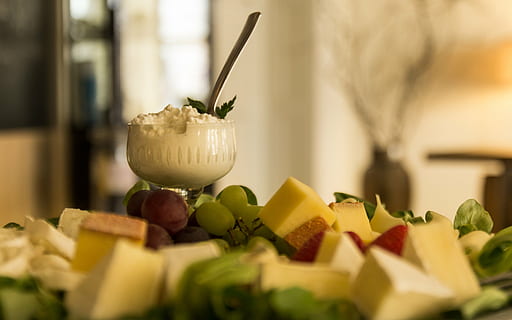 Nahansicht, Fotografie, Gericht, Tasse, Buffet, Brunch, Frühstück, Käse, Obst, Sahne, Glas, Essen, Gastronomie, Auswahl, Trauben, profitieren von, Teller, Ernährung, voll, Hunger, gesund, Lebensmittel, Essen und Trinken, selektiver Fokus, drinnen, Frische, gesundes Essen, keine Leute, Wohlbefinden, Wahl, Milchprodukt, Variation, Stillleben, Schüssel, Pflanze, Dessert, Süss, Haushaltsausstattung, 4K, CC0, gemeinfrei, lizenzfrei