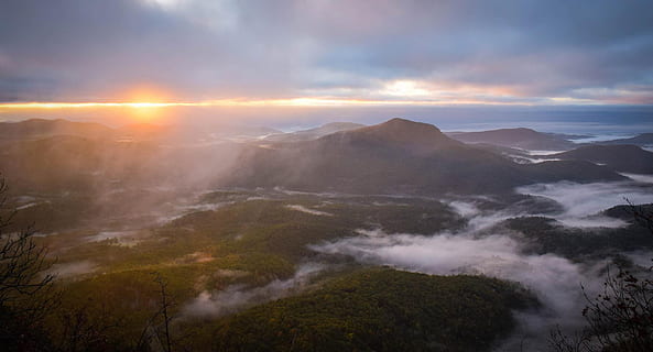 munţi, ceaţă, timpul zilei, aerian, fotografie, alb, nori, vedere aeriene, un munte fumos, răsărit, Munte, nor, peisaj, apus de soare, natură, scenics, nor - cer, în aer liber, cer, varf de munte, Cloudscape, frumusețe în natură, de munte, pădure, răsărit - zorii zilei, dimineaţă, aburi, zori de zi, deal, nici o persoana, liniște, scenice - natura, mediu inconjurator, soare, o scenă liniștită, teren, călătorie, 1080P, CC0, domeniu public, fără drepturi de autor