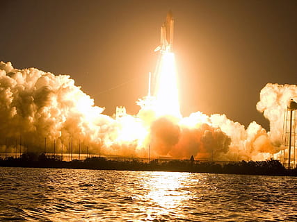 Raumfähre starten, Discovery Space Shuttle, abheben, starten, Flug, Astronaut, Rakete, Nacht-, Raumfahrzeug, sprengen, Wasser, Himmel, Natur, keine Leute, Verbrennung, Feuer, Feuer - natürliches Phänomen, Transport, draußen, explodiert, Rauch - physische Struktur, Ufergegend, Unfälle und Katastrophen, Meer, Sonnenlicht, Reflexion, Flamme, Verschmutzung, Luftverschmutzung, 1080P, CC0, gemeinfrei, lizenzfrei