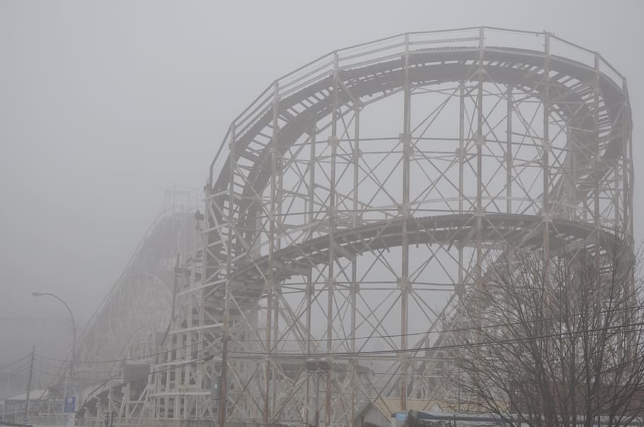 kabut, roller coaster, brooklyn, struktur yang dibangun, Arsitektur, alam, tidak ada orang, hari, langit, di luar rumah, budaya seni dan hiburan, tampilan sudut rendah, eksterior bangunan, industri, bahan bakar dan pembangkit listrik, pohon, Taman Hiburan, menanam, naik taman hiburan, pohon telanjang, logam, 4K
