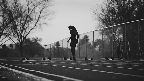 Schattenbildfoto, Frau, Gleisfeld, Mann, Spur, trainieren, Übung, Laufen, Baum, echte Menschen, Lebensstile, Himmel, Sport, in voller Länge, eine Person, Freizeitbeschäftigung, Pflanze, Natur, Tag, Männer, draußen, Erwachsene, Seitenansicht, Gehen, Oberflächenniveau, Fokus auf den Vordergrund, 5K, CC0, gemeinfrei, lizenzfrei