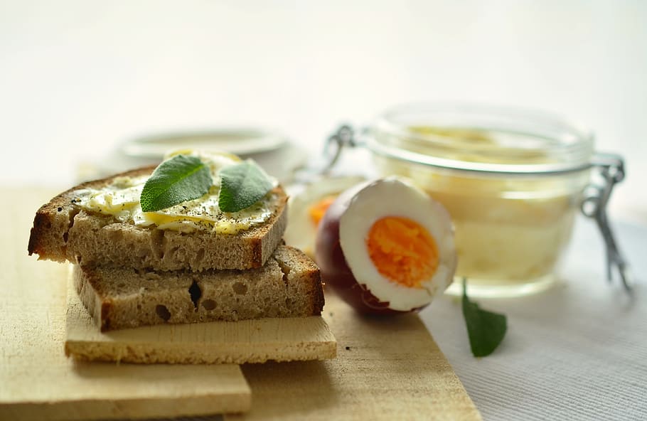 pane di grano, burro, pane, prima colazione, pane del contadino, uovo, pane e burro, mangiare, cibo, vicino, nutrizione, copertura del pane, erbe aromatiche, cibo e bevande, freschezza, in casa, mangiare sano, pronto a mangiare, fetta, tagliere, cibo dolce, dolce, natura morta, benessere, al forno, pasto, nessuno, frutta, prodotto caseario, indulgenza, tentazione, spuntino, 4K