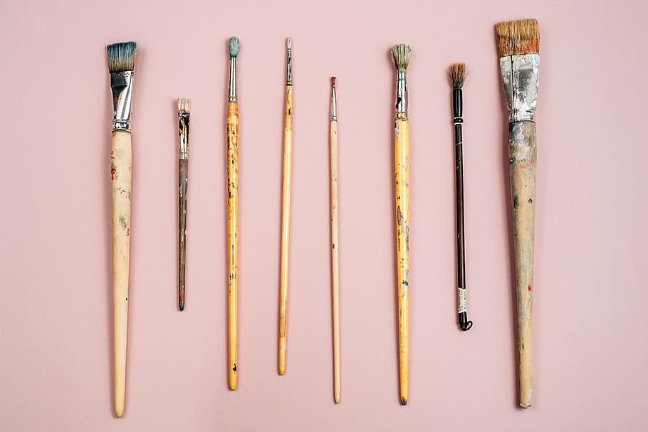 rosa, fons, pinzells, objectes, pinzell, artesania, eina de treball, artista, creativitat, pintura, equipament, art, aficions, colors, primer pla, multicolor, material de fusta, tir de l'estudi, a l'interior, gran grup d'objectes, cap gent, net, art i artesania, directament a sobre, natura morta, raspall, vista d’angle alt, antiguitat, fons blanc, variació, senzillesa, fons de colors, llapis, 2K