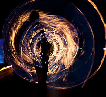 foc, nit, humà, espectacle, llum, moviment, exposició llarga, il·luminat, girant, moviment borrós, llana de filferro, brillant, cremant, calor - temperatura, patró, naturalesa, forma, sender lleuger, espiral, cercle, forma geomètrica, foc - fenomen natural, una persona, resum, a l'aire lliure, fosc, espurnes, 2K, CC0, domini públic, lliure de regalies
