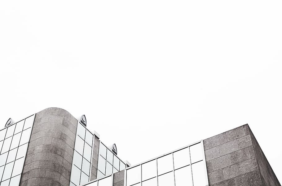 baix, foto d'angle, gris, concret, edifici, escala de grisos, foto, gots, arquitectura, infraestructura, cel, vista d’angle baix, exterior de l'edifici, estructura construïda, dia, cap gent, a l'aire lliure, esport, modern, còpia espai, cel clar, naturalesa, ciutat, indústria, fàbrica, tanca, límit, secció alta, alta - alta, exterior d’edifici d’oficines, 5K