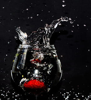 alimente, roșu, apă, băutură, Fundal negru, balon, curat, clar, a închide, sticlă de cristal, cădere brusca, picături, fluid, fruct, sticlă, lichid, macro, mişcare, reflecţie, stropi, căpșună, interval de timp, umed, bălăceală, mancare si bautura, în interior, gustare, studio shot, nici o persoana, prospeţime, natură moartă, sticlă - material, echipamente de uz casnic, transparent, pahar de băut, fotografie de mare viteză, 2K, CC0, domeniu public, fără drepturi de autor