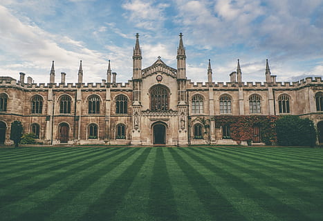 braun, Schloss, tagsüber, die Architektur, berühmter Platz, Architektur und Gebäude, Gebäudehülle, Gothic Style, gebaute Struktur, England, draußen, Vereinigtes Königreich, wolke - himmel, Himmel, Tag, Religion, Natur, Gras, Reiseziele, Anbetungsstätte, Gebäude, Pflanze, Geschichte, Spiritualität, Glauben, die Vergangenheit, Rasen, Fassade, Bogen, Turm, 2K, CC0, gemeinfrei, lizenzfrei