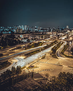 aéreo, fotografía timelapse, coches, paso, intersección del camino, Noche, fotografía, ciudad, fotografía aérea, tráfico, calle, paisaje urbano, transporte, escena urbana, coche, autopista, arquitectura, la carretera, oscuridad, velocidad, iluminado, horizonte urbano, carretera de varios carriles, estructura construida, distrito centro, negocio, exterior del edificio, movimiento borroso, viaje, vista de alto ángulo, vida en la ciudad, modo de transporte, naturaleza, edificio, larga exposición, cielo, movimiento, sendero de luz, al aire libre, puente - estructura hecha por el hombre, moderno, 2K, CC0, dominio público, libre de derechos