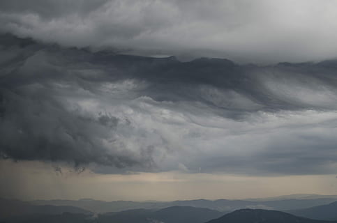 mountain rage visning, overskyet, himmel, dagtimerne, Sky, cloudscape, storm, highland, sky - himmel, skønhed i naturen, bjerg, scenics - natur, bjergkæde, ro, rolig scene, natur, ingen mennesker, storm sky, miljø, tordenvejr, dramatisk himmel, landskab, ikke-urbane scene, udendørs, mørk, ildevarslende, 4K, CC0, offentligt domæne, royaltyfrie