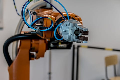 fermer, cordée, machine, robot, bras, La technologie, bras de robot, robotique, Kawasaki, science, Orange, technologie, électronique, automatique, automatisation, machinerie, lien, industrie, câble, à l'intérieur, Industrie électronique, personne, la communication, se concentrer sur le premier plan, électricité, objet unique, équipement électrique, équipement, production de carburant et d'électricité, ordinateur, partie machine, mise au point sélective, source de courant, complexité, 2K, CC0, domaine public, libre de droits