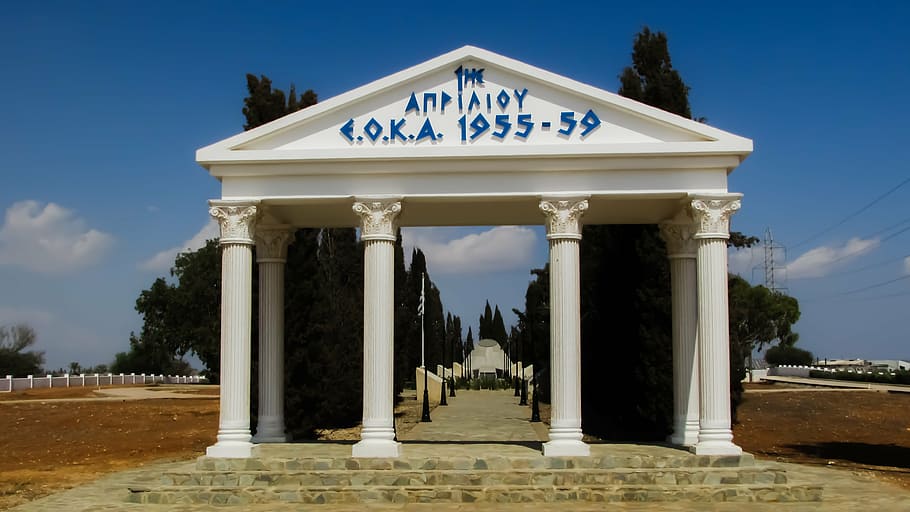 Xipre, avgorou, monument, eoka, independència, memorial, columna arquitectònica, arquitectura, estructura construïda, exterior de l'edifici, cel, arbre, naturalesa, cap gent, planta, dia, blau, núvol - cel, el passat, llum solar, entrada, història, govern, frontó, a l'aire lliure, façana, neoclàssic, 4K