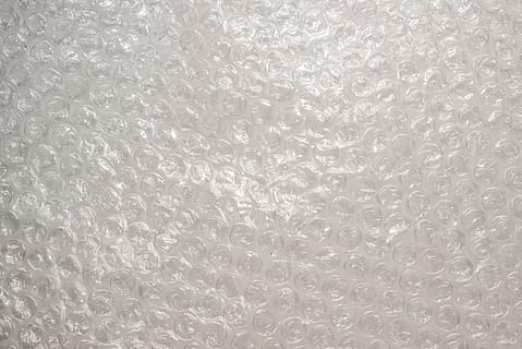 bobleplast, emballage, wrap, boble, pakke, levering, boks, gave, handle ind, salg, tilbud, baggrunde, fuld ramme, mønster, hvid farve, tekstureret, ingen mennesker, tæt på, abstrakt, indendørs, materiale, beskyttelse, tekstureret effekt, tekstil, sikkerhed, plast, gennemsigtig, vand, ekstrem nærbillede, skinnende, polyethylen, abstrakte baggrunde, blødhed, ren, sølvfarvet, 5K, CC0, offentligt domæne, royaltyfrie