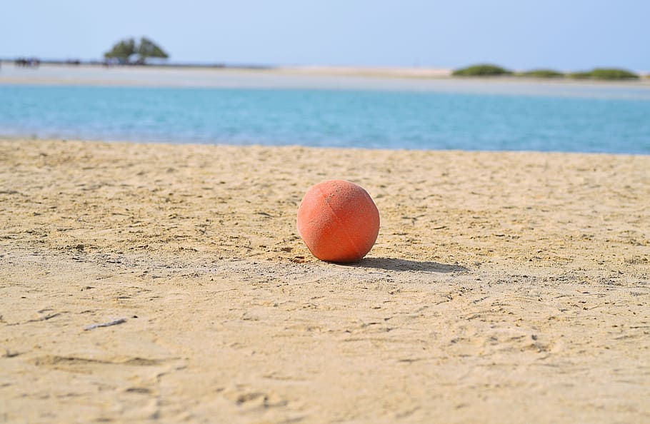 orange, bold, strand, sand, sommer, orange, bold, strand, sand, ferie, Spille, sport, rød, hav, vand, sfære, egypten, natur, dag, frugt, jord, sund kost, mad og drikke, ingen mennesker, mad, selektiv fokusering, enkelt objekt, fokus på forgrunden, velvære, horisont, udendørs, tæt på, 5K