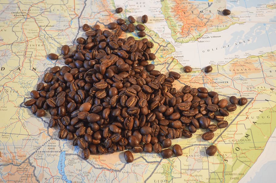 Kávová zrna, mapa, káva, Etiopie, fazole, Afrika, sidamo, nikdo, velká skupina objektů, stálý život, uvnitř, detail, káva - nápoj, hnědý, jídlo a pití, pražená kávová zrna, jídlo, stůl, svěžest, vysoký úhel pohledu, opečený, mapa světa, papír, směr, Příroda, 4K