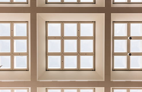 arquitectura, edificio, infraestructura, techo, ventana, fotograma completo, antecedentes, modelo, diseño, adentro, forma, nadie, estructura construida, forma geometrica, de cerca, pared - característica de la construcción, en una fila, material de vidrio, forma cuadrada, interior de la casa, el color blanco, marco de la ventana, 5K, CC0, dominio público, libre de derechos
