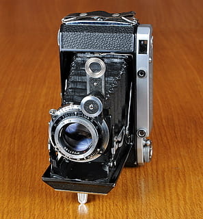 aparat foto, moscow 3, camera veche, tehnologie, antic, echipament, 6x9 cm, cameră analogică, vechi, sovietic, USSR, fotografii tematice, aparat de fotografiat - echipament fotografic, stil retro, echipament fotografic, a închide, în interior, obiectiv - instrument optic, un singur obiect, masa, natură moartă, nici o persoana, metal, lemn - material, nostalgie, culoare neagră, camera digitala, Slr camera, argintiu colorat, 2K, CC0, domeniu public, fără drepturi de autor