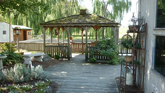 Pavillon, umgeben, Bäume, Deck, Schatten, Terrasse, Entspannung, draußen, Hinterhof, Pergola, Freizeit, Hof, Entspannen Sie Sich, bedeckt, Veranda, Landschaftsbau, draussen, Landschaft, die Architektur, gebaute Struktur, Gebäudehülle, Gebäude, Tag, Pflanze, keine Leute, Haus, Richtung, Fußweg, Holz - Material, Natur, der Weg nach vorn, Baum, Wohngegend, leeren, Geländer, Straße, Wasser, 1080P, CC0, gemeinfrei, lizenzfrei