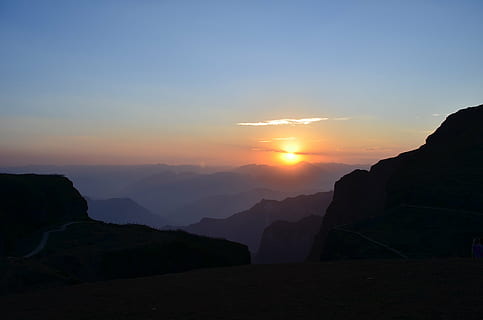Sonnenuntergang, bergab, Dämmerung, Berg, Natur, Landschaft, szenen, draußen, Sonnenaufgang - Morgendämmerung, Himmel, Szenen - Natur, Schönheit in der Natur, ruhige Szene, Ruhe, Silhouette, Rock, Rock - Objekt, solide, Nicht-städtische Szene, Gebirge, Umgebung, idyllisch, keine Leute, Land, Gipfel, 1080P, CC0, gemeinfrei, lizenzfrei