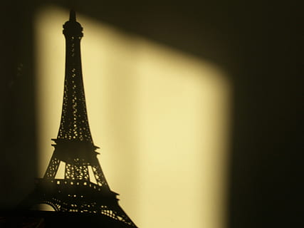 eiffel, tårn, Paris, skyggen af ​​eiffel, Eiffeltårnet, Paris, Frankrig, Frankrig, berømte sted, arkitektur, Europa, fransk kultur, ingen mennesker, bygget struktur, indendørs, høj - høj, rejsemål, historie, fortiden, belyst, metal, lav vinkel visning, murbygningsfunktion, rejse, arkitektoniske træk, belysningsudstyr, mørk, elektrisk lampe, 2K, CC0, offentligt domæne, royaltyfrie