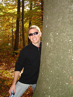 Man, Face, Direct, View, Hidden, sunglasses, tree, forest, autumn, dark, glasses, sun glasses, portrait, looking at camera, standing, one person, smiling, leisure activity, real people, lifestyles, happiness, young adult, front view, casual clothing, three quarter length, fashion, trunk, tree trunk, outdoors, 1080P, CC0, public domain, royalty free