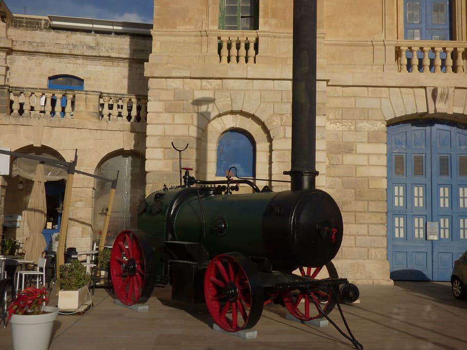 màquina de vapor, màquina, vell, poder, tecnologia, vintage, enginyeria, locomotora, mecànic, motor, històric, energia, clàssic, pesat, roda, carbó, treballar, arquitectura, estructura construïda, transport, exterior de l'edifici, manera de transport, arc, el passat, història, dia, arma, canó, vehicle terrestre, naturalesa, a l'aire lliure, llum solar, militar, cap gent, finestra, vermell, automòbil, 4K