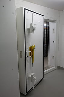 porte de coffre, porte du bunker, bunker, solide, acier, sauvegarde, porte, bunker nucléaire, porte haute sécurité, entrée, Sécurité, à l'intérieur, protection, ouvrir, personne, bâtiment, architecture, La technologie, fermé, la communication, métal, poignée de porte, manipuler, signe, structure construite, chambre domestique, moderne, 5K, CC0, domaine public, libre de droits