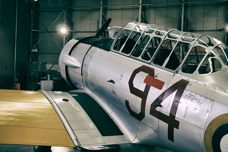 vecchio, retrò, aereo, Immagine, catturato, Museo dell'aria di Duxford, foto, Duxford, Museo, Inghilterra, vario, tecnologia, militare, mezzi di trasporto, veicolo aereo, aereo da combattimento, fabbrica, industria, nessuno, in casa, attrezzature di produzione, giorno, modo di trasporto, metallo, stazionario, macchinario, avvicinamento, industria aerospaziale, parte della macchina, nave nautica, attività commerciale, motore, 4K