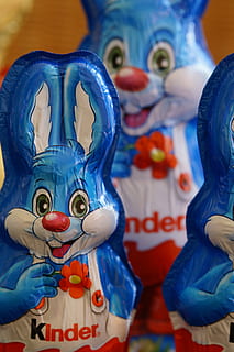 conill de Pasqua, Pasqua, Feliç Pasqua, salutació de pasqua, conill, primavera, tema de pasqua, decoració, figura, xocolata, conillets de xocolata, dolçor, caramels, marca, deliciós, calories, xifres, representació, art i artesania, creativitat, blau, centrar-se en primer pla, primer pla, representació humana, cap gent, a l'interior, multicolor, mamífer, joguina, celebració, fauna animal, Festival, 5K, CC0, domini públic, lliure de regalies