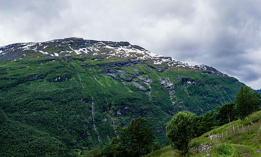 grøn, plante, dækket, bjerg, iskapper, overskyet, skyer, landskabsfotografering, træ, Sky, vandfald, Skov, vand, sne, Snowcap, grønne, bjergkæde, natur, landskab, norge, tåge, miljø, sky - himmel, himmel, scenics - natur, skønhed i naturen, jord, ikke-urbane scene, grøn farve, ro, udendørs, rejse, ingen mennesker, bjergtop, 5K, CC0, offentligt domæne, royaltyfrie