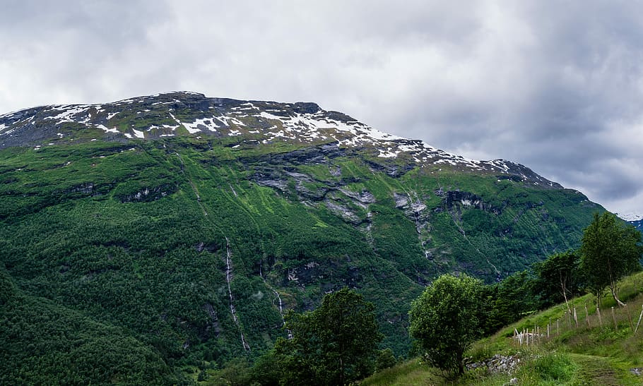 grøn, plante, dækket, bjerg, iskapper, overskyet, skyer, landskabsfotografering, træ, Sky, vandfald, Skov, vand, sne, Snowcap, grønne, bjergkæde, natur, landskab, norge, tåge, miljø, sky - himmel, himmel, scenics - natur, skønhed i naturen, jord, ikke-urbane scene, grøn farve, ro, udendørs, rejse, ingen mennesker, bjergtop, 5K