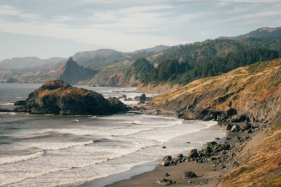 ø, dækket, træ, hav, havbølger, rammer, fod, klipper, kyst, landskab, ocean, bjerg, vand, scenics - natur, skønhed i naturen, jord, himmel, strand, natur, rolig scene, bjergkæde, ro, klippe, dag, sky - himmel, ingen mennesker, ikke-urbane scene, rock-objekt, 5K