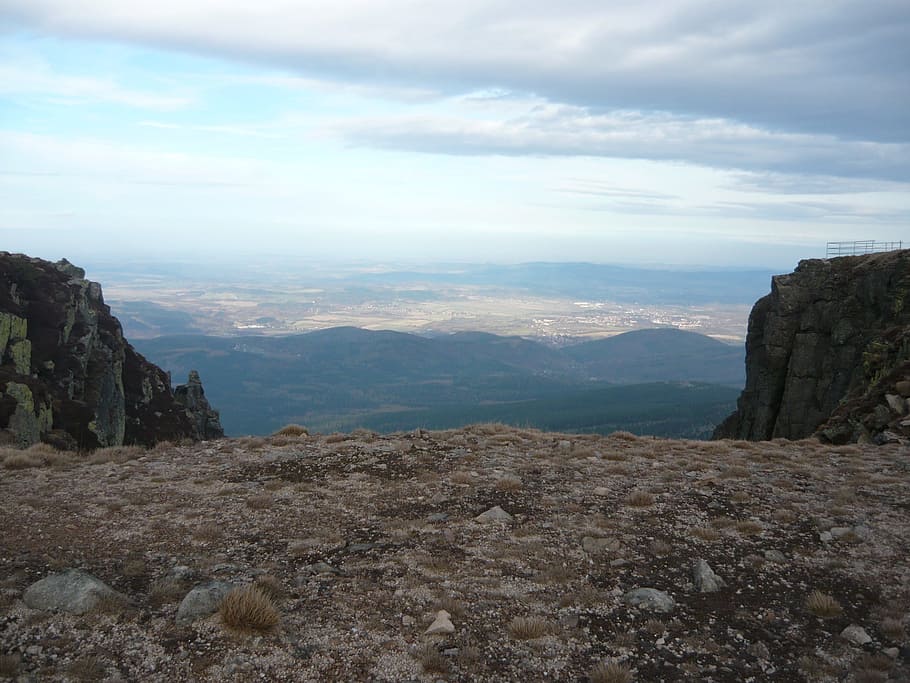 persona, presa, foto, muntanya, vista, Camí, cel, escarpa, naturalesa, paisatge, escenics, rock - object, paisatges, a l'aire lliure, llocs de viatges, cap gent, terrenys extrems, núvol - cel, Serra, bellesa a la natura, tranquil·litat, rock, escenics - natura, escena tranquil·la, sòlid, medi ambient, escena no urbana, dia, idíl·lic, terra, remot, formació, cim de muntanya, 2K