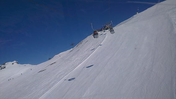 ski, natuur, winter, heiligenblut, sport-, sneeuw, berg-, skiën, sport, Europese Alpen, buitenshuis, extreme sporten, piste, vakantie resort, mensen, vakanties, blauw, skilift, wit, koude temperatuur, avontuur, dag, vrijetijdsbesteding, wintersport, milieu, schoonheid in de natuur, scenics - natuur, witte kleur, met sneeuw bedekte berg, landschap, land-, reizen, vervoer, 2K, CC0, publiek domein, royaltyvrij