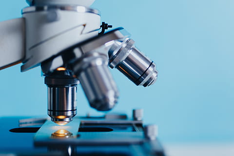 biology equipment, Biology, equipment, technology, science, microscope, laboratory, research, scientific Experiment, microbiology, biotechnology, discovery, magnification, blue, healthcare and medicine, optical instrument, education, laboratory equipment, microscope slide, close-up, indoors, chemistry, no people, blue background, colored background, lens - eye, analyzing, medical research, genetic research, 4K, CC0, public domain, royalty free
