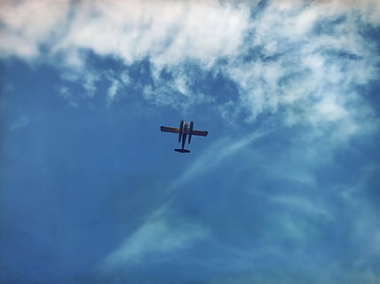 lavvinklet billede, fly, flyvende, blå, himmel, vandflyver, Sky, artsypic, vand, sejlsport, fiskeri, flyve, blå himmel, luftfartøj, sky - himmel, lav vinkel visning, transportmidler, transportform, Midt i luften, rejse, ingen mennesker, natur, på farten, dag, bevægelse, udendørs, offentlig transport, direkte under, luftfartsindustrien, dampspor, kunstflyvning, 4K, CC0, offentligt domæne, royaltyfrie