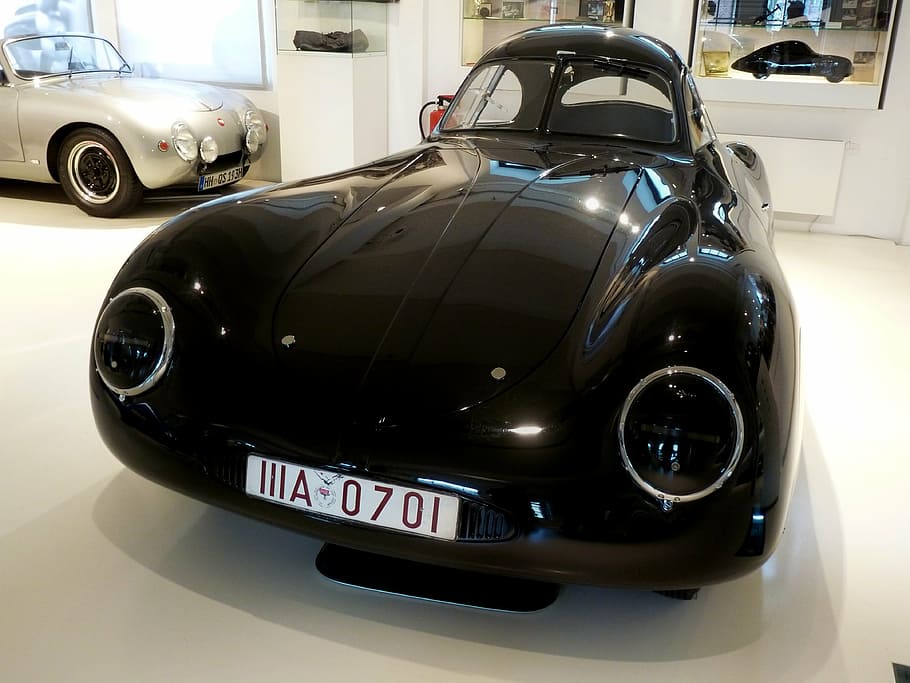 automàtic, museu, tantejar-se, oldtimer, cotxe, luxe, vehicle terrestre, transport, cotxe esportiu, supercarro, elegància, brillant, nou, manera de transport, automòbil, a l'interior, estacionari, faro, cap gent, moto, showroom, text, primer pla, venda al detall, riquesa, estil retro, part del vehicle, compres, color plata, 4K