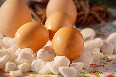 Eier, Strasssteine, Ostern, Frühling, die tradition von, Osterzeit, Ostereier, Ei, Carol, Lebensmittel, Essen und Trinken, Frische, gesundes Essen, Nahansicht, keine Leute, Wohlbefinden, Osterei, Urlaub, drinnen, Fokus auf den Vordergrund, Stillleben, braun, Feier, große gruppe von gegenständen, Verletzlichkeit, Zerbrechlichkeit, Versuchung, 1080P, CC0, gemeinfrei, lizenzfrei