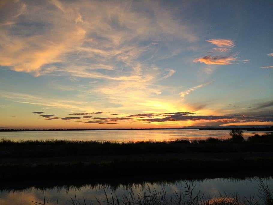 vacanze, tramonto, vista, mare, nuvole, cielo, sole, silhouette, estate, cielo serale, abendstimmung, costa, entusiasmo, acqua, ultimi bagliori, allegro, vacanza, riflessione, la tranquillità, Paesaggi, scena tranquilla, scenics - natura, bellezza nella natura, nuvola - cielo, lago, colore arancione, idilliaco, natura, nessuno, scena non urbana, pianta, all'aperto, cielo romantico, 2K