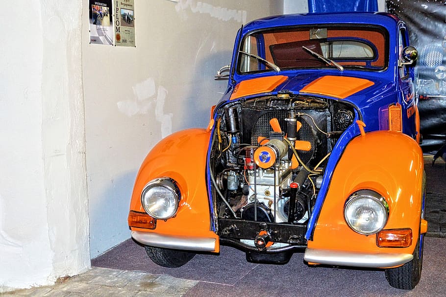 automàtic, cotxe, frontal, punt de mira, parpelleig, davant del cotxe, motor, vell, històricament, oldtimer, fiat, topolino, color taronja, transport, indústria, vehicle terrestre, cap gent, manera de transport, automòbil, ciutat, dia, arquitectura, carrer, groc, estacionari, exterior de l'edifici, a l'aire lliure, estil retro, taxi, transport públic, estructura construïda, garatge, 5K