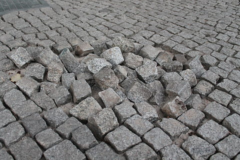 stein, mønster, tekstur, stable, steinbunke, grå, torget, cubed, ordning, heap, hard, strukturert, bakgrunn, ingen folk, høy vinkel visning, dag, full ramme, gate, fast, ujevn, brostein, stor gruppe gjenstander, gangsti, utendørs, natur, nærbilde, steinmateriale, overflod, 4K, CC0, offentlig domene, opphavsrett gratis