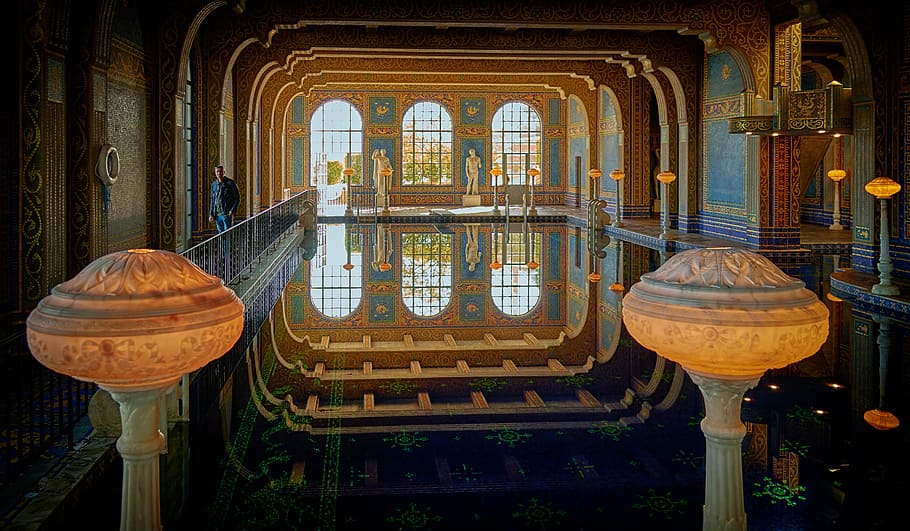 dos pilares amarillos, foto, persona, en pie, interior, piscina, reflexión, arquitectura, san simeon, Hearst Castle, estructura construida, exterior del edificio, destinos de viaje, nadie, viaje, ciudad, naturaleza, historia, turismo, día, al aire libre, el pasado, religión, lugar de adoración, barco náutico, arco, columna arquitectonica, torre, 2K
