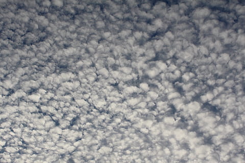 Sky, himmel, skyerne, sky - himmel, ingen mennesker, fuld ramme, baggrunde, skønhed i naturen, ro, natur, cloudscape, dag, hvid farve, scenics - natur, lav vinkel visning, udendørs, fluffy, rolig scene, blå, mønster, idyllisk, blødhed, meteorologi, 2K, CC0, offentligt domæne, royaltyfrie